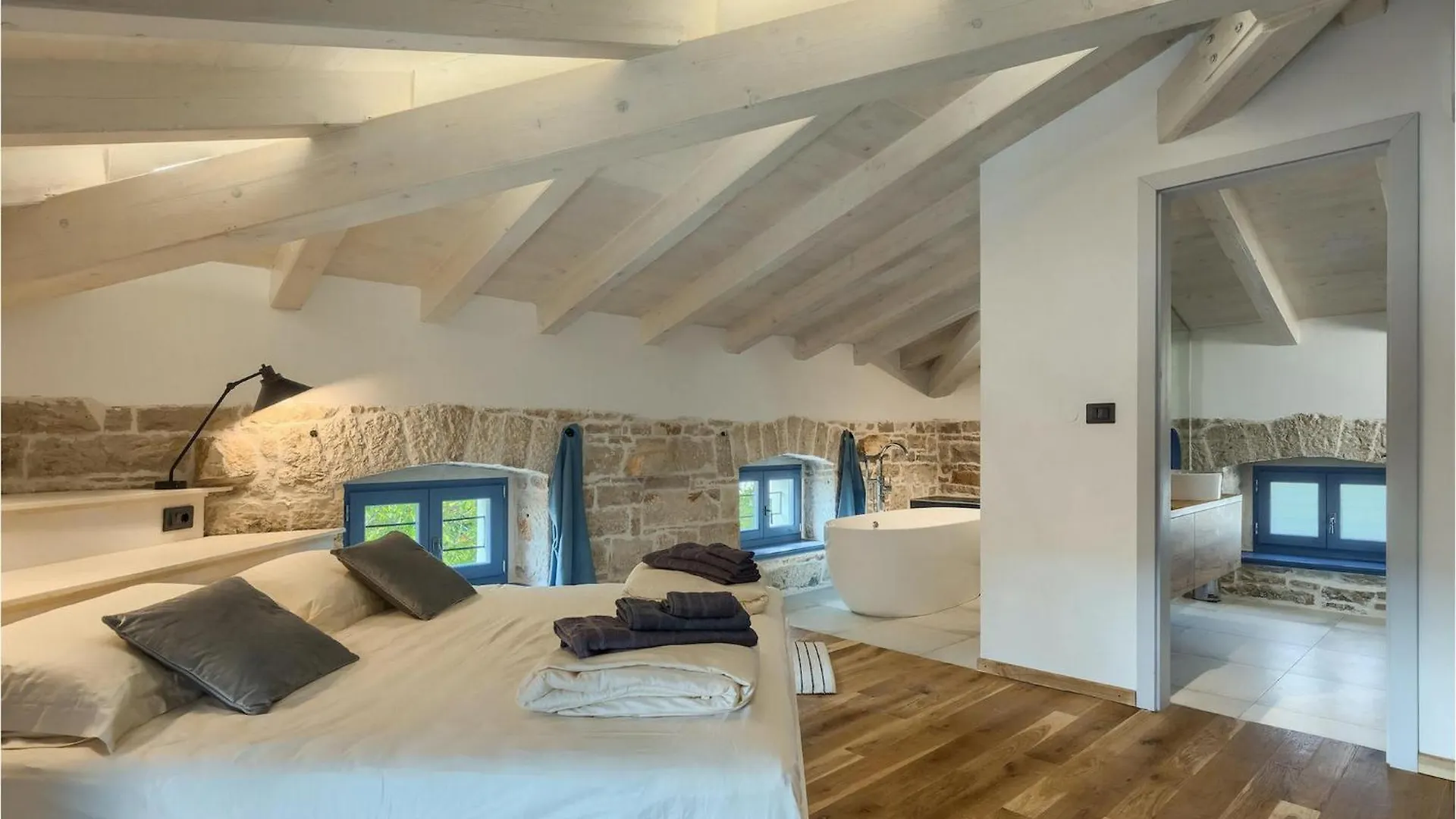 Villa Pi Brecevici 0*,